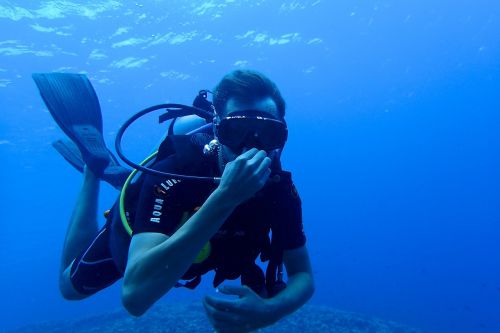 diving diver scuba diving