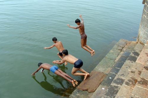 diving children boys