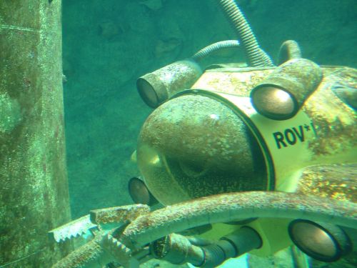 diving underwater submarine