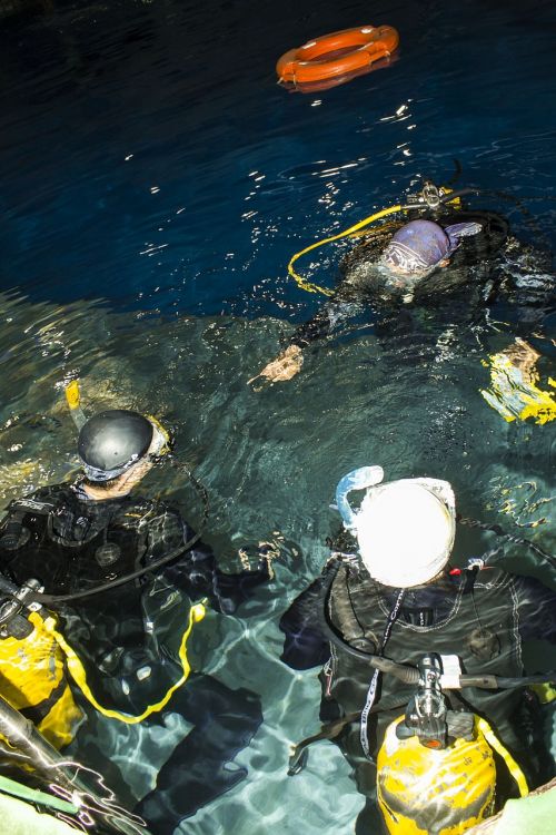 diving scuba diving pool