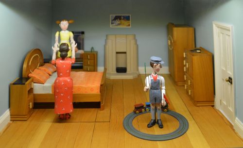 doll's house figurines macro