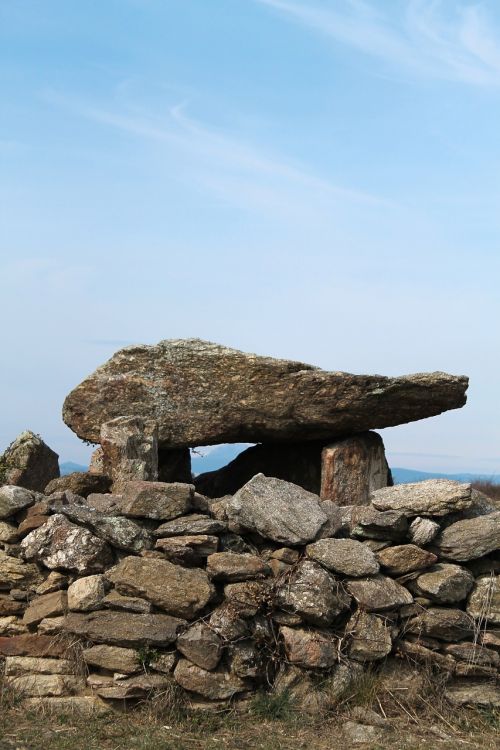 dolmen pierre wall