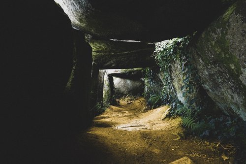 dolmen  grave  tourism