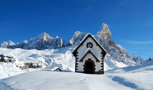 dolomites church snow