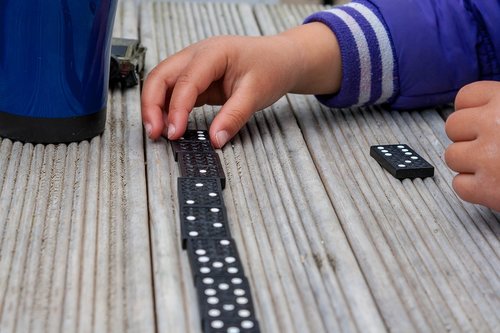 dominoes  game  hands