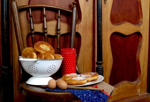 donut chair wooden spoon