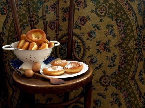 donut chair wooden spoon