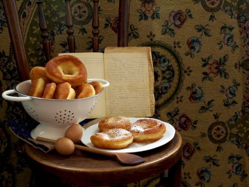 donut chair wooden spoon