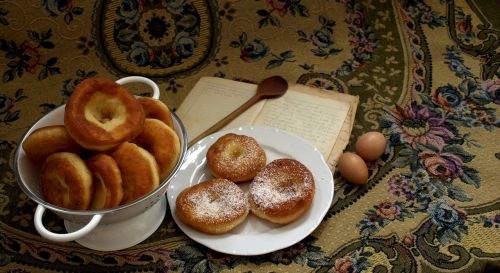 donut chair wooden spoon