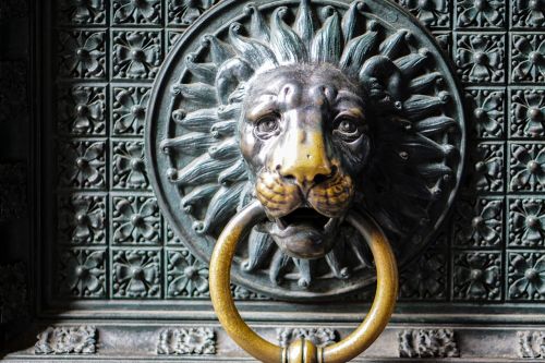 door lion head lion
