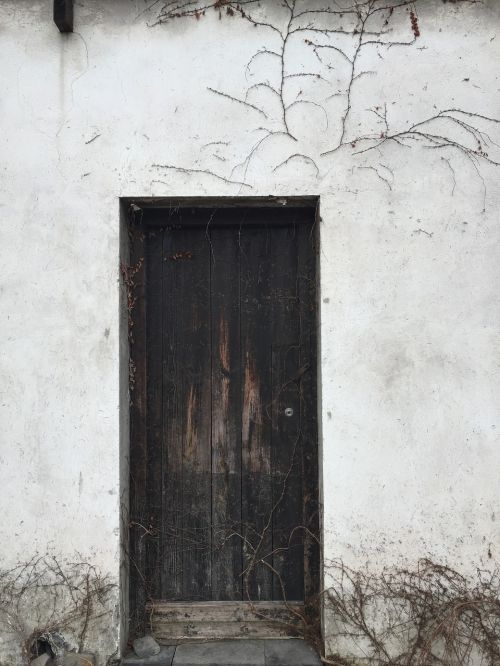 door white contrast
