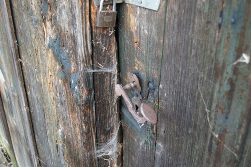 door log cabin padlock