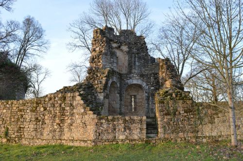 door ramparts ruins