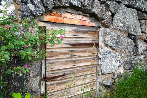 door stone basement