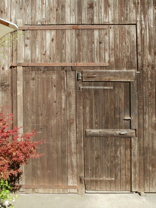 door wooden barn