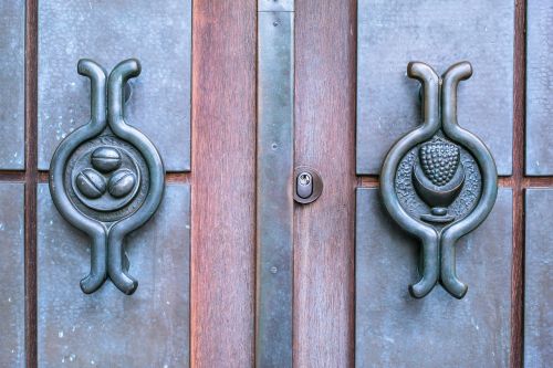 door handle door church door