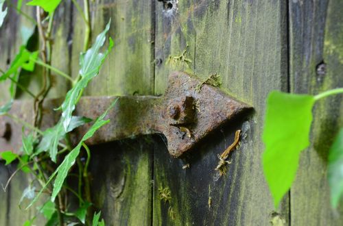 door hardware old rusty