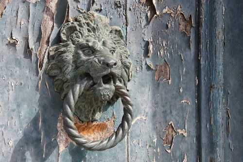 doorknocker lion head old