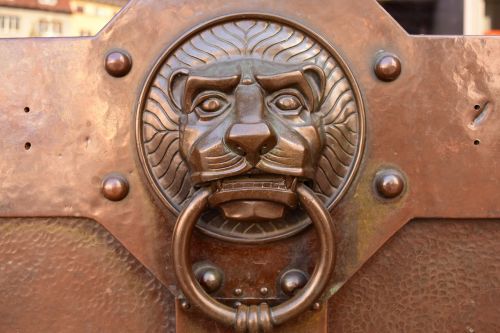 doorknocker lion head brass