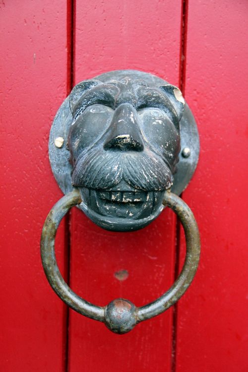 doorknocker red lion
