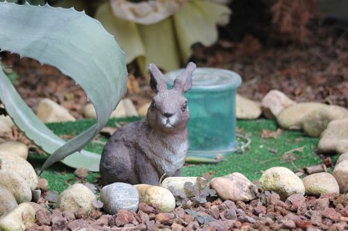 doorstop rabbit garden