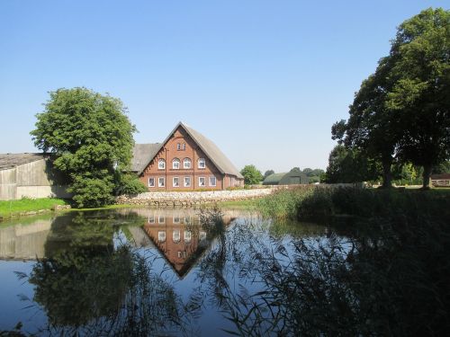 dorfteich farmhouse idyll