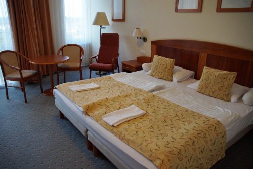 double bed hotel room