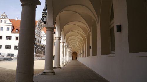 dresden palace colonnade