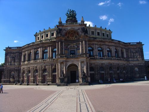 dresden semper opera house historically