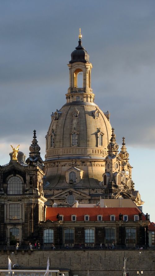 dresden frauenkirche marketplace