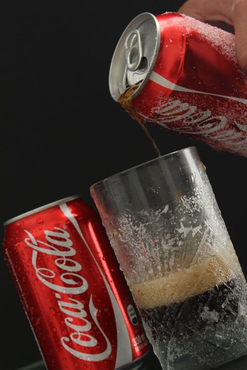 drink coca cola can
