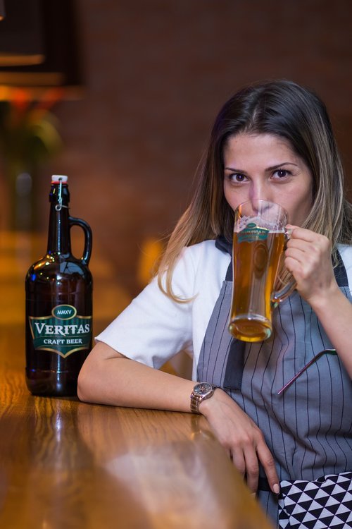 drink  beer  woman