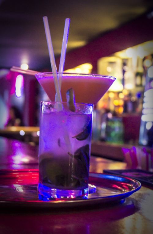 drink cocktail bar