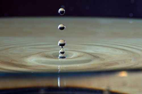 drop of water hochspringender high drop liquid