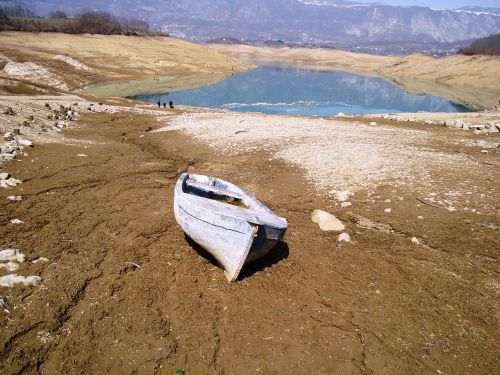 drought lake water