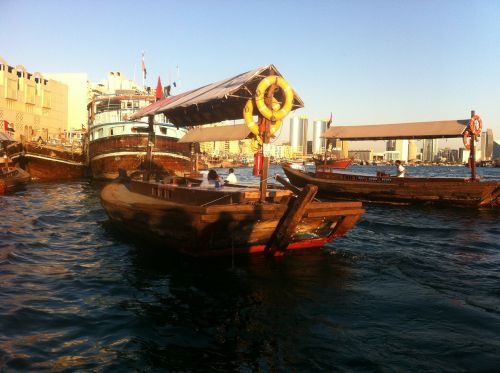 dubai boat crossing