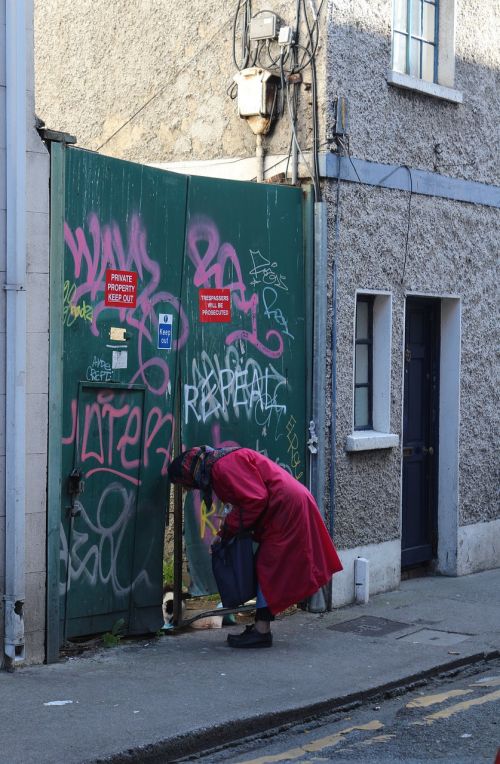 dublin ireland old woman