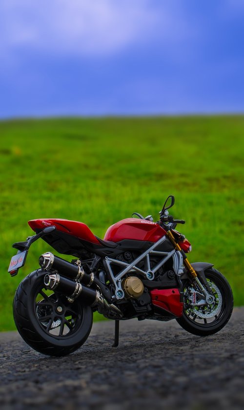 ducati  maisto  diecast