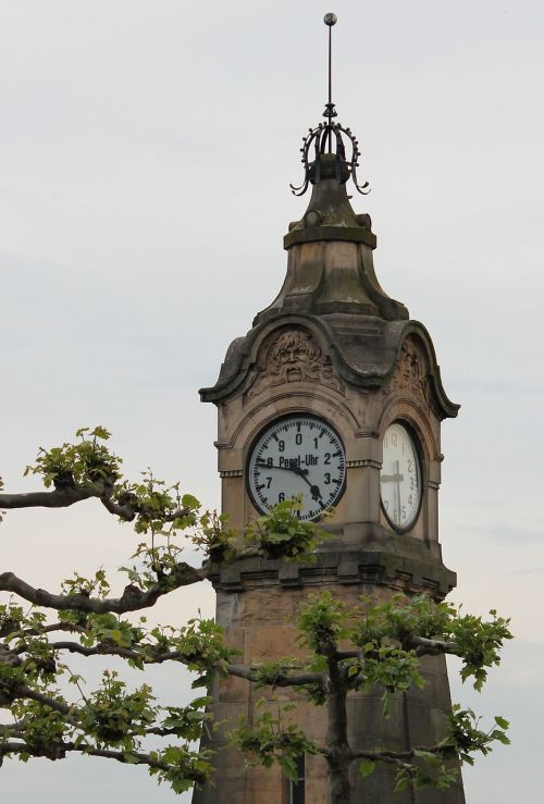 düsseldorf city clock