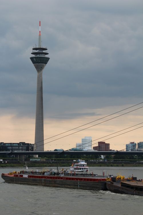 düsseldorf radio tower rhine