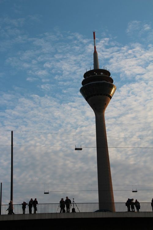 düsseldorf radio tower rheinbrücke