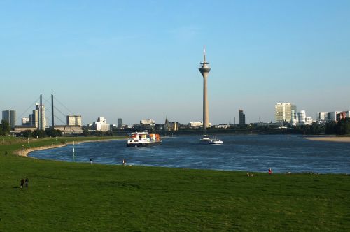 düsseldorf city skyline