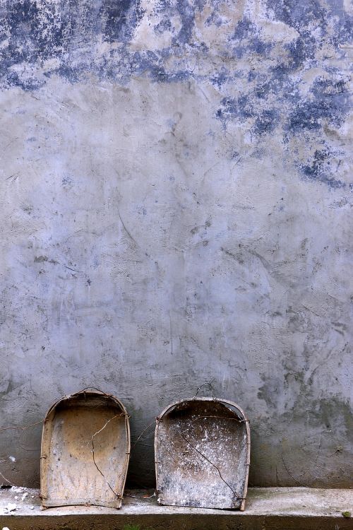 dustpan in rural areas white walls