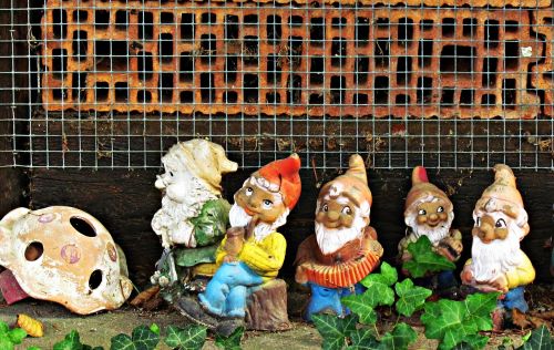 dwarves the gnomes figurines