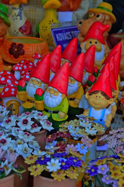 dwarves garden gnome color