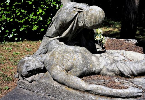 dying death sculpture