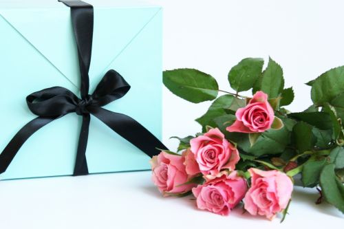Mother&#039;s Day Roses And Gift