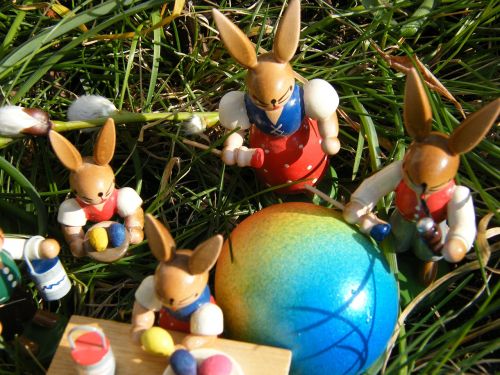 easter bunny family paint egg