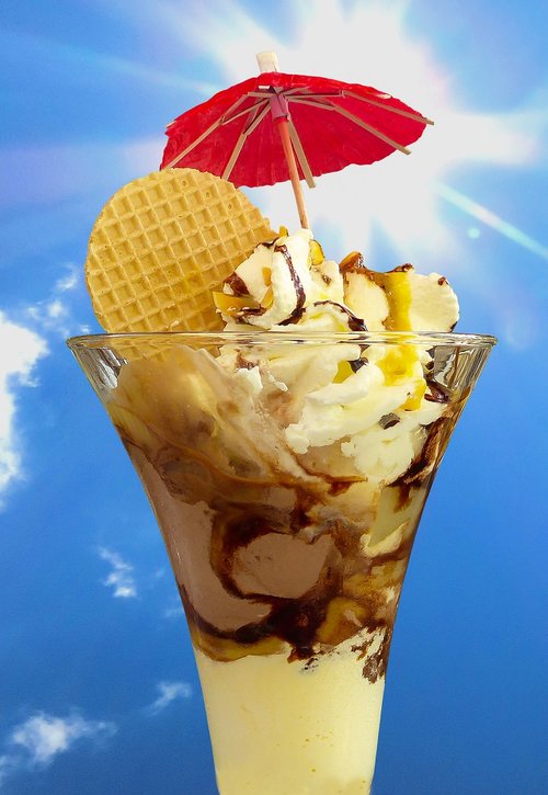 eat  ice  ice cream sundae