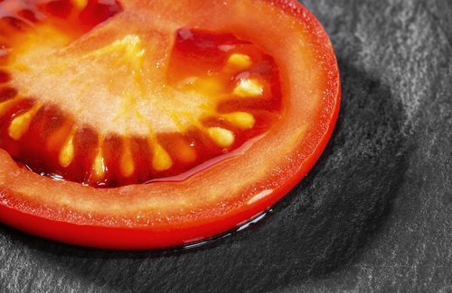 eat  food  tomatoes